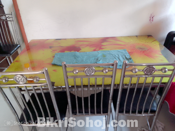 ডাইনিং টেবিল